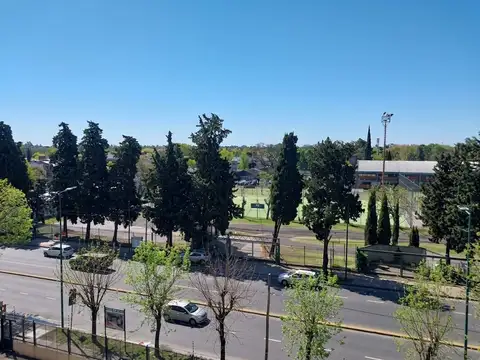 Depto 4 amb Marquez y fondo de la Legua