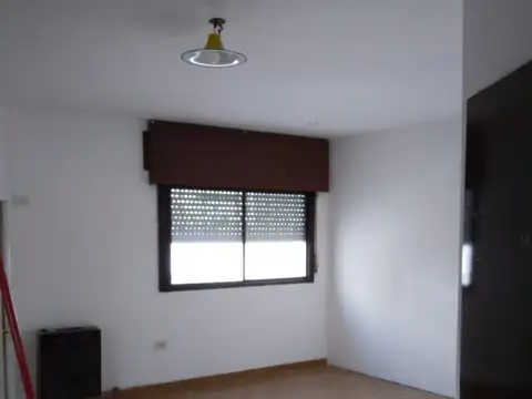 ALQUILER - DEPARTAMENTO DE 3 DORMITORIOS - A 3 CUADRAS DE LA PLAZA PRINCIPAL