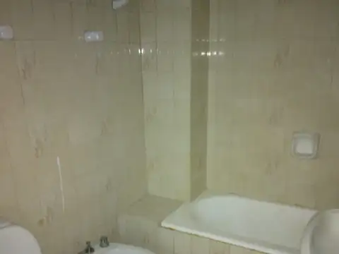 ALQUILER - DEPARTAMENTO DE 3 DORMITORIOS - A 3 CUADRAS DE LA PLAZA PRINCIPAL