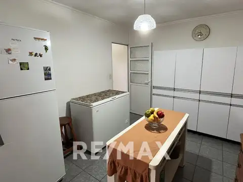 Casa 8 ambientes con 3 baños