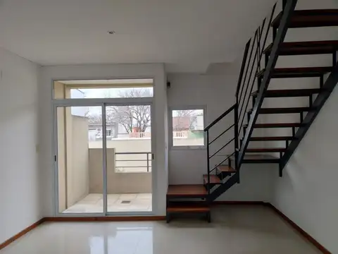 Alquiler ph 2 amb con 2balcones y terraza- v. dvto