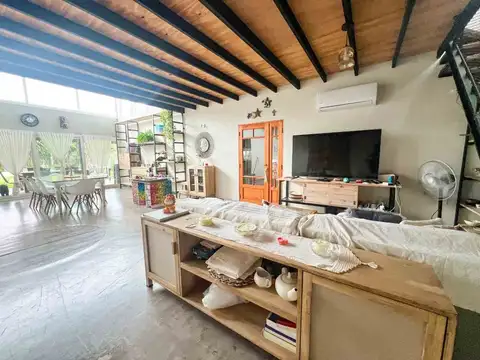 Casa 6 ambientes con 2 baños