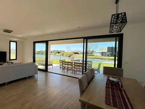 Casa 7 ambientes con 3 baños