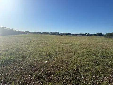 LOTE EN VENTA  900m2 en El Cantón - Barrio Golf
