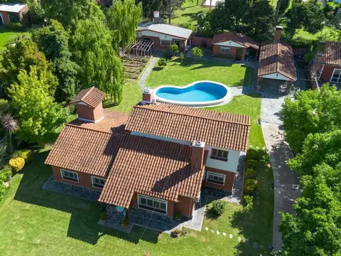 VENTA CASA 4 AMBIENTES  CON PILETA  TORTUGUITAS 