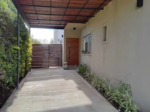 Casa en venta en Santa Elena, 4 dormitorios, Pilar del Este 100
