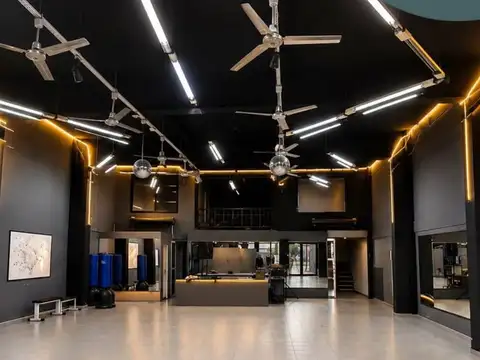 LOCAL COMERCIAL EN ALQUILER -  500 m²  -  AV. 3 DE ABRIL 1155