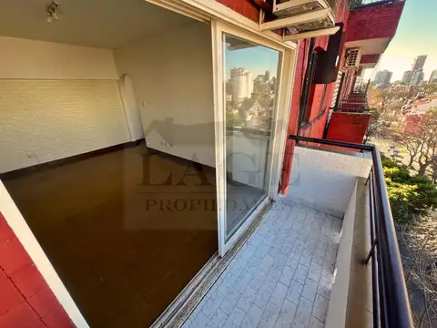 DEPTO 2 AMB C/BALCON FRENTE LUMINOSO MUY BUENA UBICACION