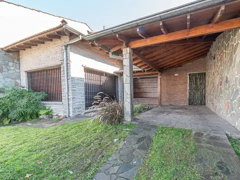 Chalet 4 ambientes con jardín en Olivos Golf