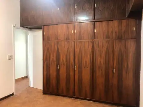 ALQUILER CASA CON JARDIN Y GARAGE. OLIVOS