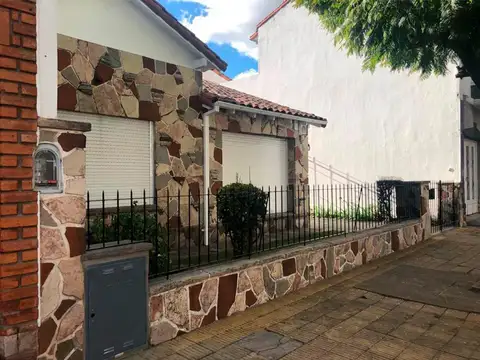 ALQUILER CASA CON JARDIN Y GARAGE. OLIVOS