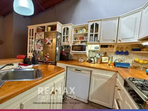 CASA MAS DOS DEPARTAMENTOS EN EXCELENTE ZONA