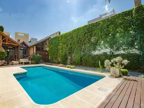 Venta Casa doble lote, jardín, psicina cocheras y quincho