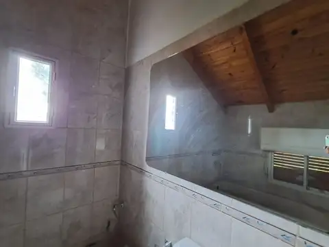 Casa 5 ambientes con 2 baños