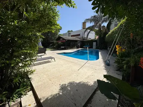 Casa 6 ambientes con 7 baños