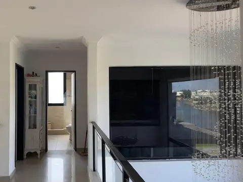 Casa en Venta con 3 cocheras