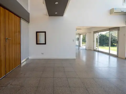 Casa en Venta con 6 cocheras