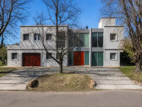 Venta moderna casa 5 amb, pileta, El Nacional