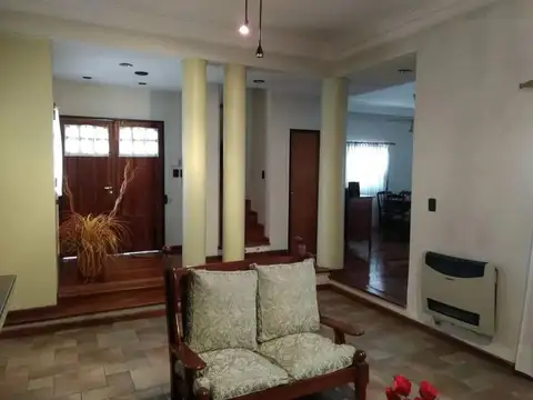 Casa 5 ambientes con 3 baños