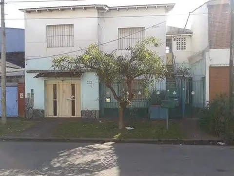 Venta casa. Defensa 1900