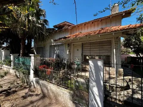 GRAN CASA ANTIGUA EN ESQUINA DE RANELAGH U$S 200.000.-
