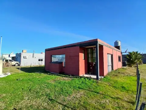 Súper Oportunidad Casa que necesita detalles de terminación a la venta en Domselaar Chico