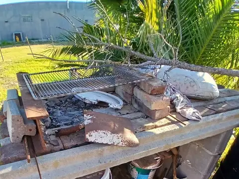 Súper Oportunidad Casa que necesita detalles de terminación a la venta en Domselaar Chico