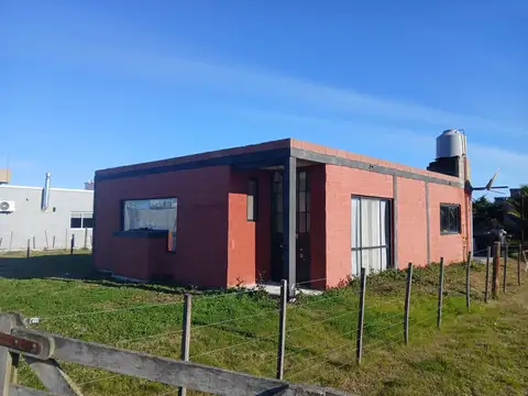 Casa 2 ambientes con 1 baño