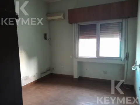 Casa 7 ambientes con 2 baños