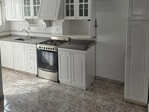 VENTA DE DEPARTAMENTO 3 AMBIENTES AL FRENTE EN LOMAS DEL MIRADOR