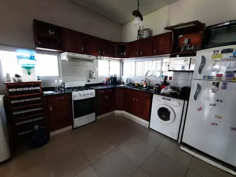 Casa con fondo y quincho