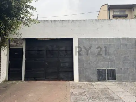 Venta deposito con vivienda en Caseros