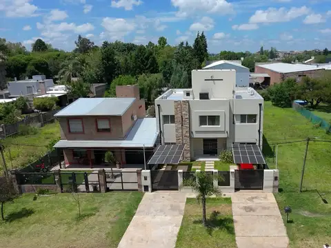 Casa 5 ambientes con 4 baños