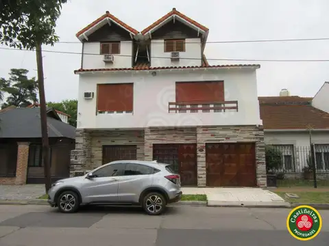 Venta - Chalet en Triplex - 4 Dormitorios - Parque - Cochera - Apta Credito - Aceta Permuta  