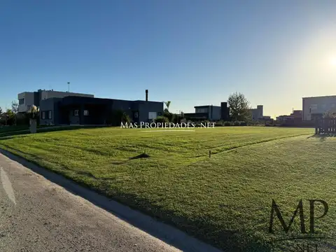 Terreno en Venta 20  mts Fondo