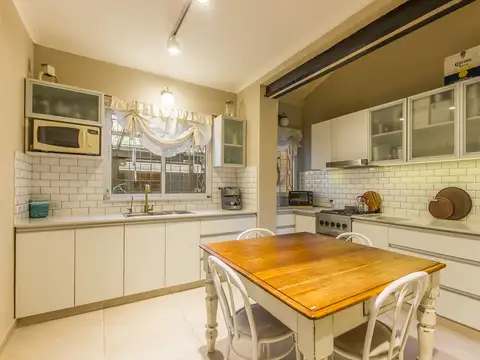 VENTA CASA LOTE PROPIO 3 AMB C/ PATIO EN MARTINEZ