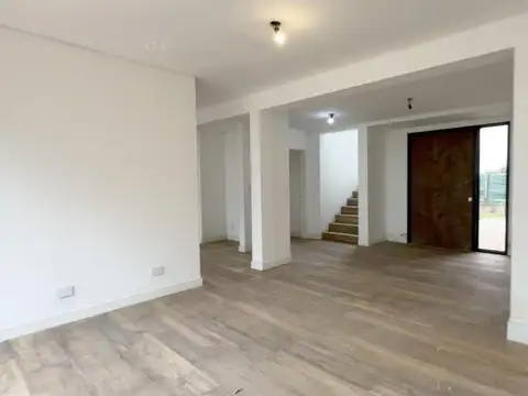 Casa en venta - 4 Dormitorios 3 Baños - Pilar