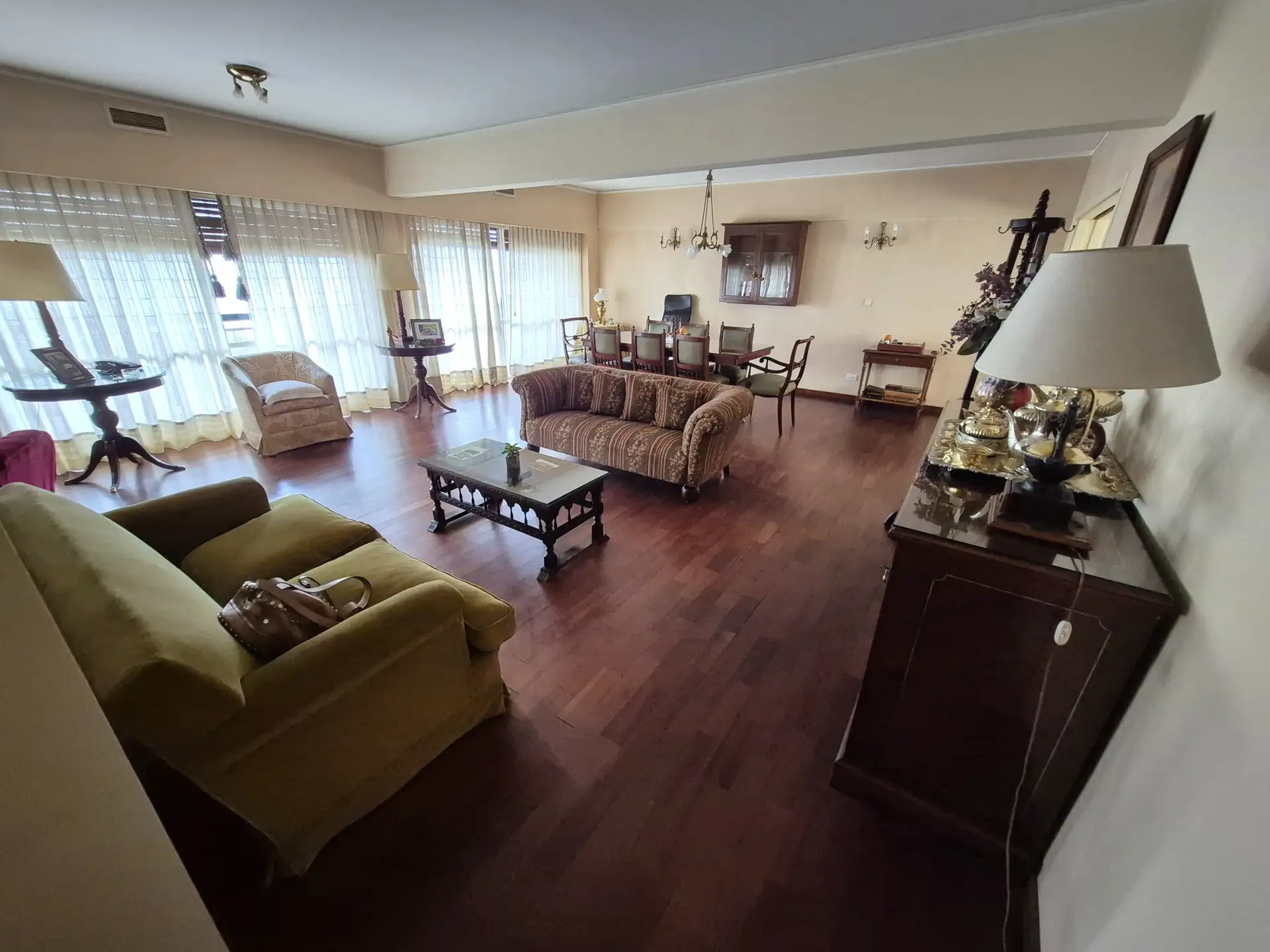 PISO de 5 AMBIENTES CON DOS COCHERAS