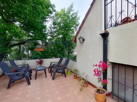 CASA 4 AMBIENTES VENTA CON PATIO y 2 TERRAZAS