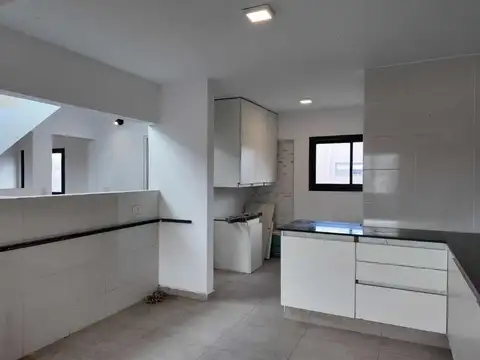 CASA A LA VENTA A ESTRENAR LOS AROMITOS 