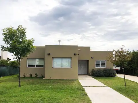 FAS.Casa 3 dormitorios mas dependencia. Venta con renta. San Gabriel, Villanueva