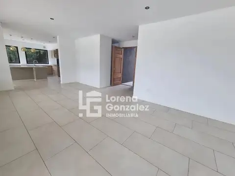 Casa en Alquiler con 8 cocheras