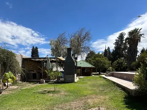 Casa 10 ambientes con 2 baños