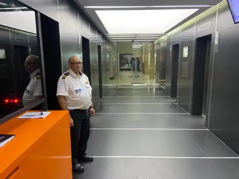 Paraguay 600, Piso 18