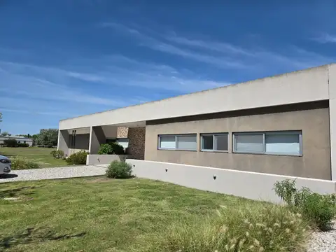 Casa en Venta con 4 cocheras