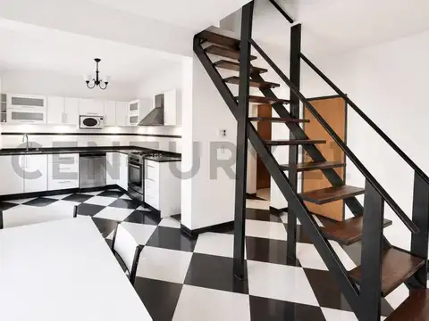 Venta Casa 6 Ambientes sobre Lote de 600 m² | Pileta | Garage para 3 Autos | A 1 Cuadra del Acceso O