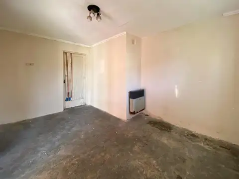 Casa en venta 2 dormitorios con cochera pasante y patio verde - Capitán Bermúdez - APTO CRÉDITO.