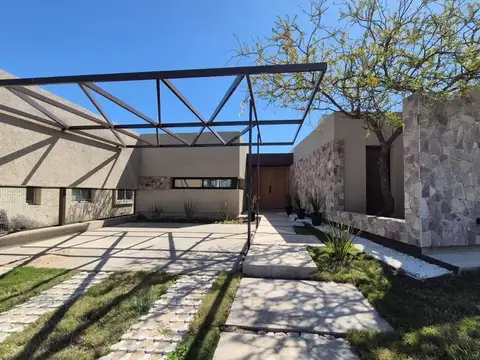 Casa a estrenar en venta - Las Cañitas, Malagueño | 3 dorm,