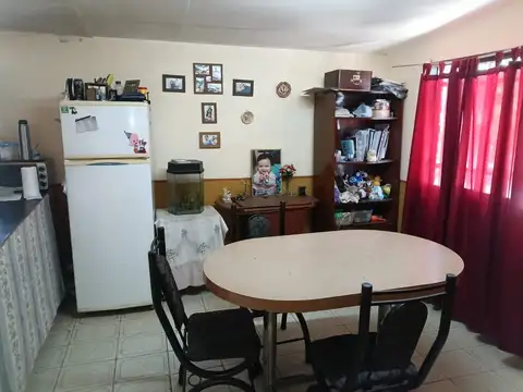 Casa 5 ambientes con 1 baño