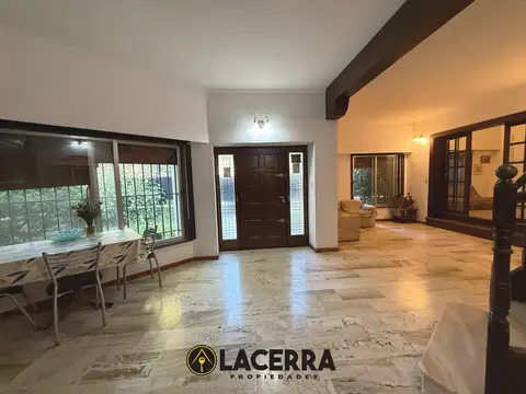 Casa con 7 ambientes en venta a metros de la quinta presidencial